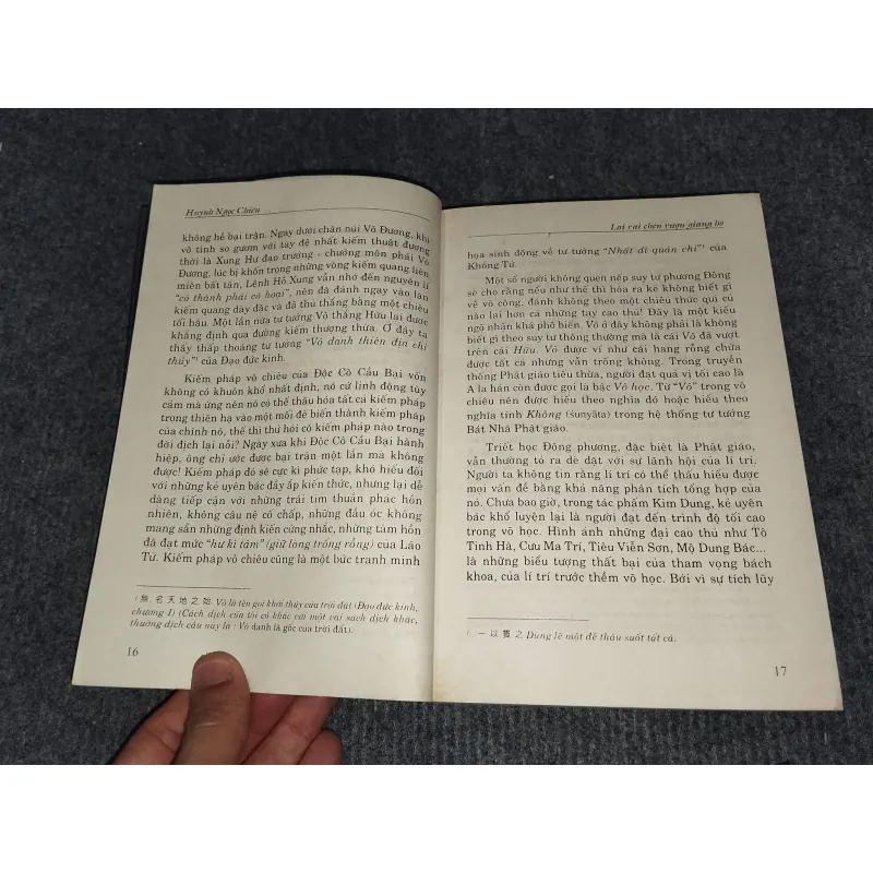 LAI RAI CHÉN RƯỢU GIANG HỒ. TIỂU LUẬN VỀ KIM DUNG 992587