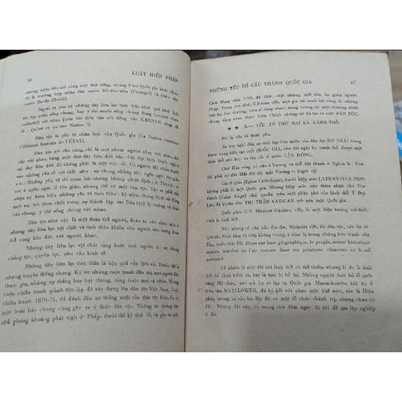 Luật Hiến Pháp khuôn mẫu dân chủ - Lê Đình Chân ( trọn bộ 2 tập ) 126245