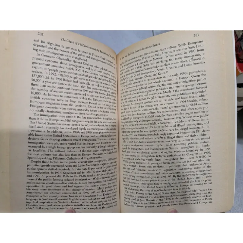 The clash of civilizations and the remaking of World order - Samuel P.Huntington 689392