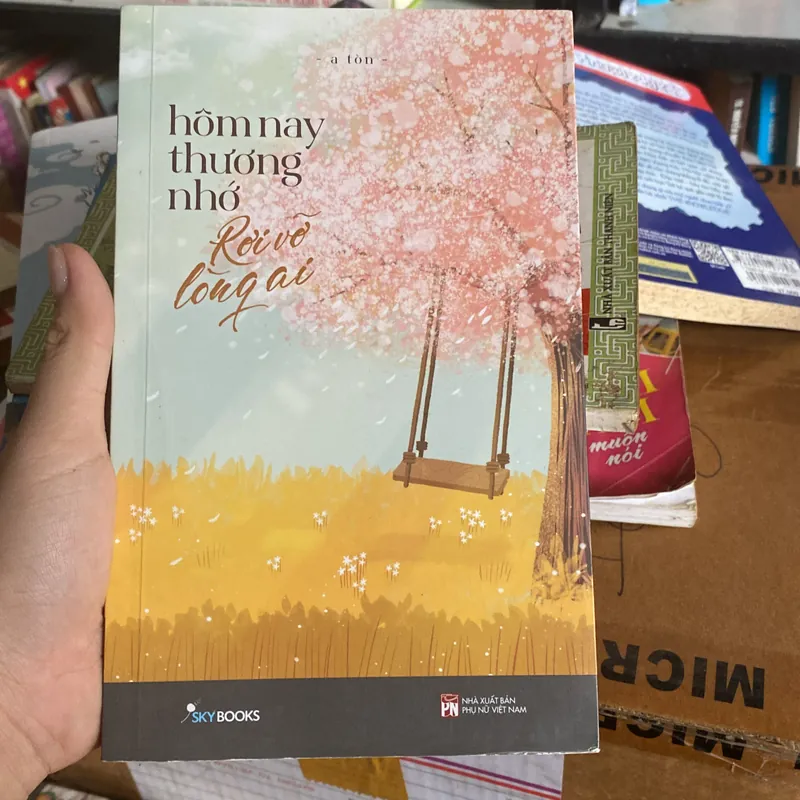 Hôm nay thương nhớ Rơi vỡ lòng ai 695674