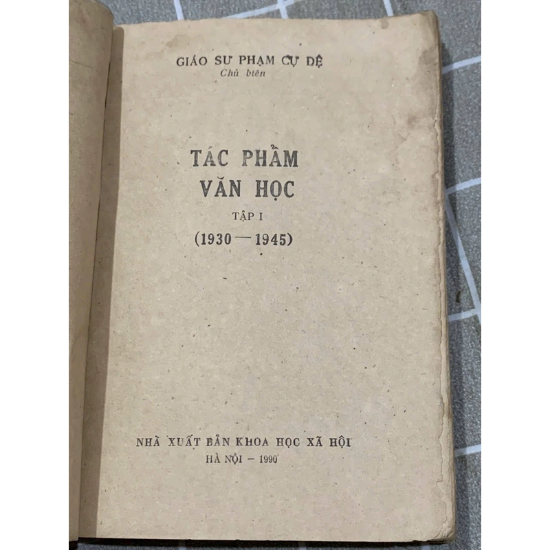 TÁC PHẨM VĂN HỌC 1930-1975 - PHAN CỰ ĐỆ 545882