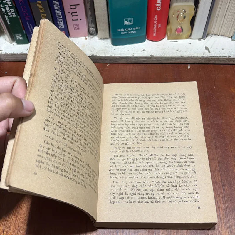 [Sách 8x] - II Truyện Ngắn Chọn Lọc: Vòng Hoa - PIRANĐELÔ - 1982 797578