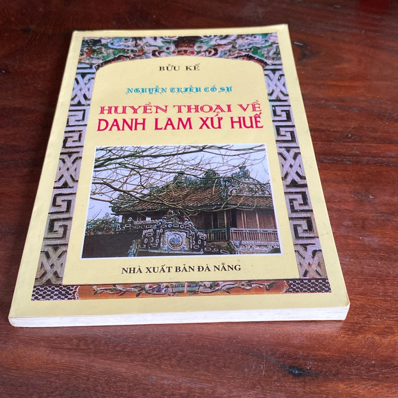 NGUYỄN TRIỀU CỐ SỰ - HUYỀN THOẠI VỀ DANH LAM XỨ HUẾ (XB 1999) 502420