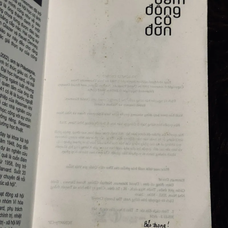 Đám đông cô đơn 758033