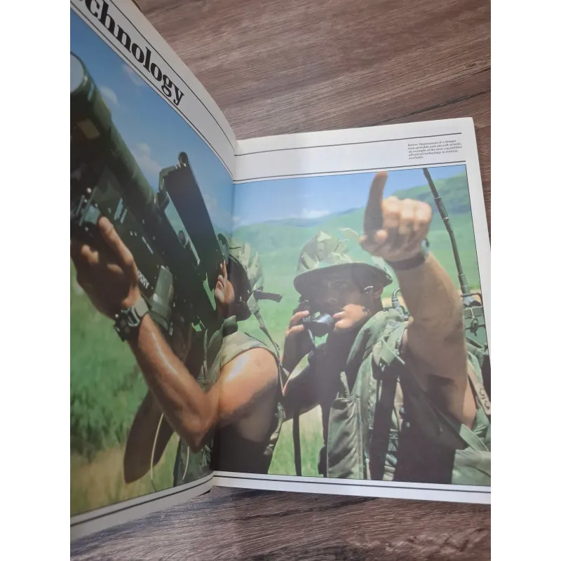 Modern Land Combat (Chiến đấu trên bộ hiện đại) - David Miller & Christopher F. Foss 957987