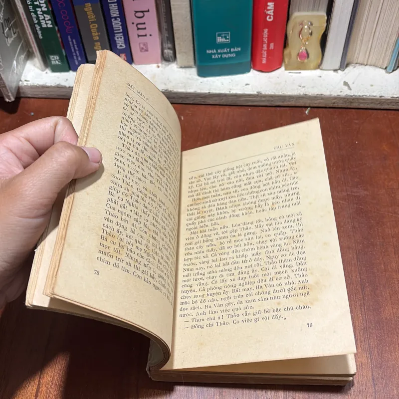 [Sách 7x] - II Tiểu thuyết: Đất Mặn (Quyển 2) - Chu Văn - 1977 797563