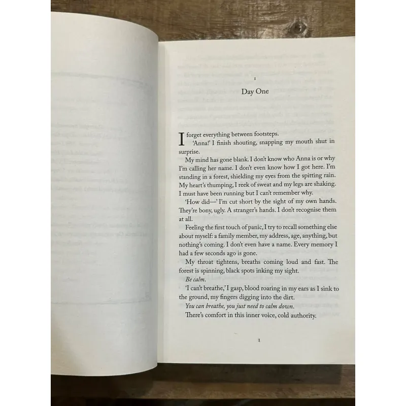 The Seven Deaths of Evelyn Hardcastle - Stuart Turton 729100