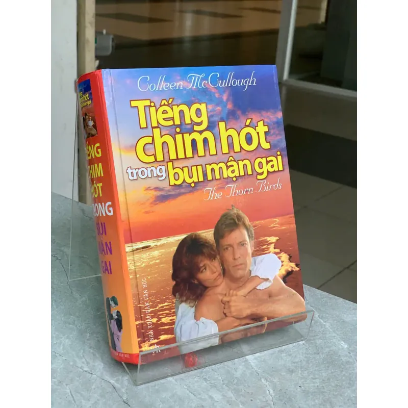 TIẾNG CHIM HÓT TRONG BỤI MẬN GAI - COLLEEN MCCULLOUGH 560385