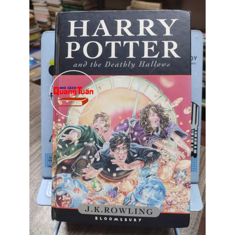 Sách: Harry Potter and theo Deathly Hallows - J.K. Rowling (A2) 587280