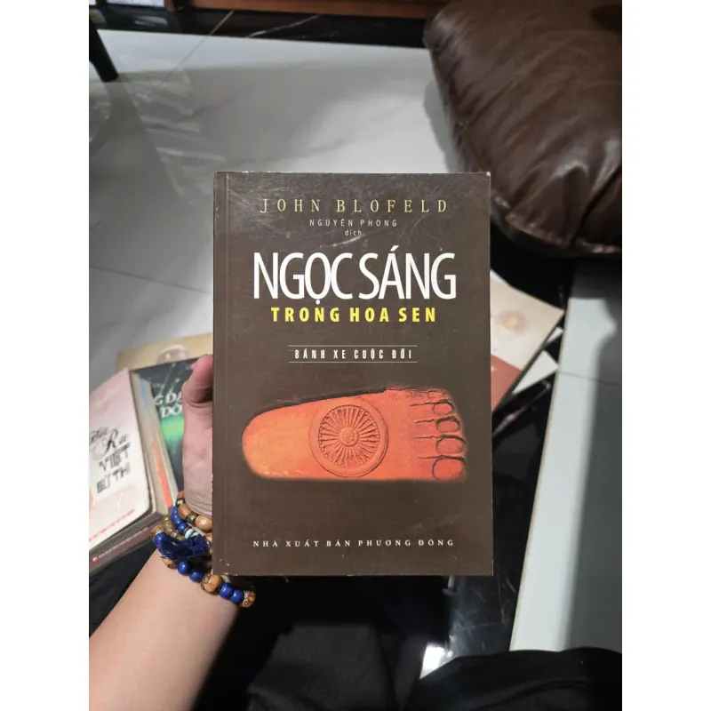 NGỌC SÁNG TRONG HOA SEN 1042414