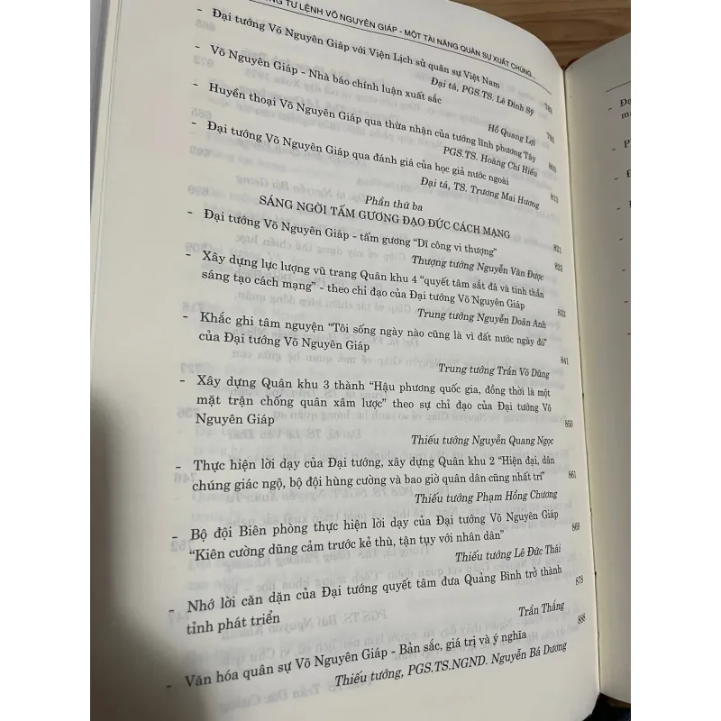 Đại tướng tổng tư lệnh Võ Nguyên Giáp - Bìa cứng mới đẹp 763749