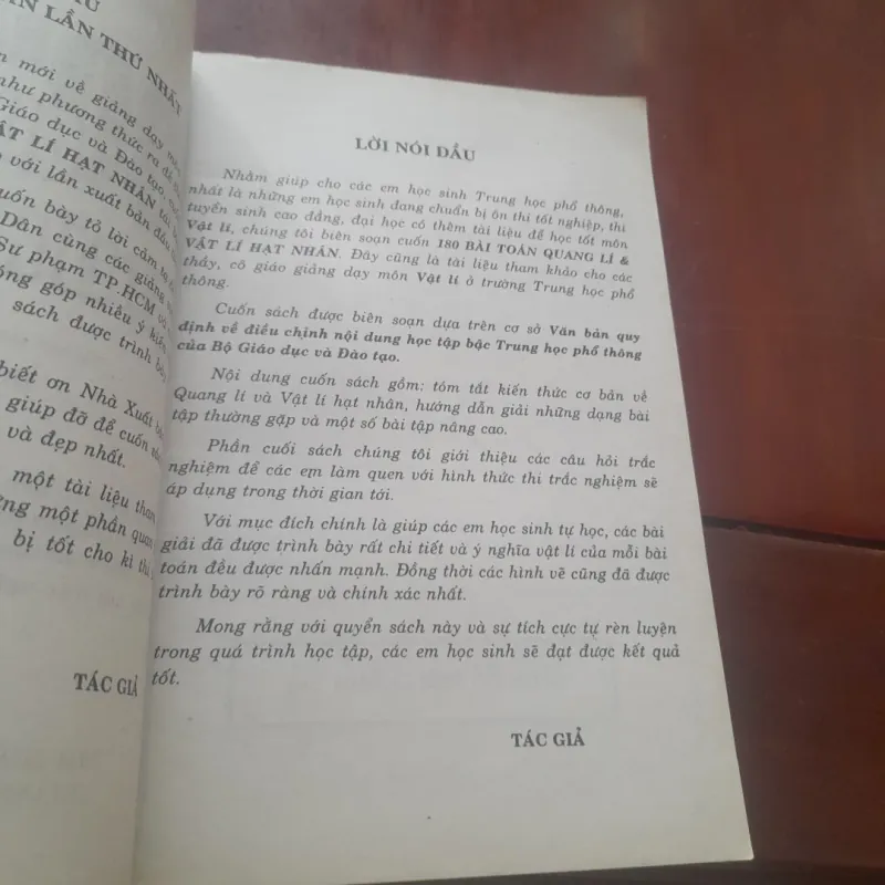 180 bài toán QUANG LÝ & VẬT LÝ HẠT NHÂN 931053