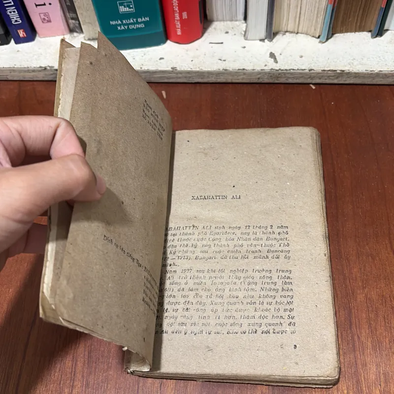 II Văn Học: Đức Mẹ Mặc Áo Choàng Lông - XABAHATTIN ALI - 1985 765855