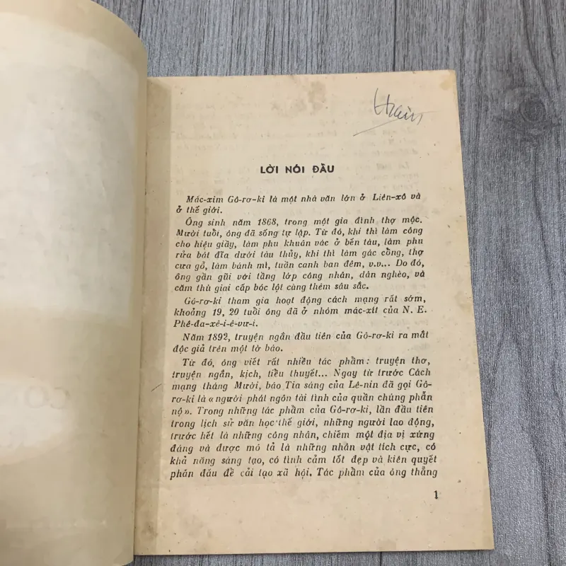 Một con người ra đời, tập truyện ngắn 1961. 10a1 1025684