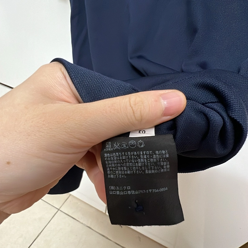 Áo polo Uniqlo size M màu xanh đen chính hãng 223502