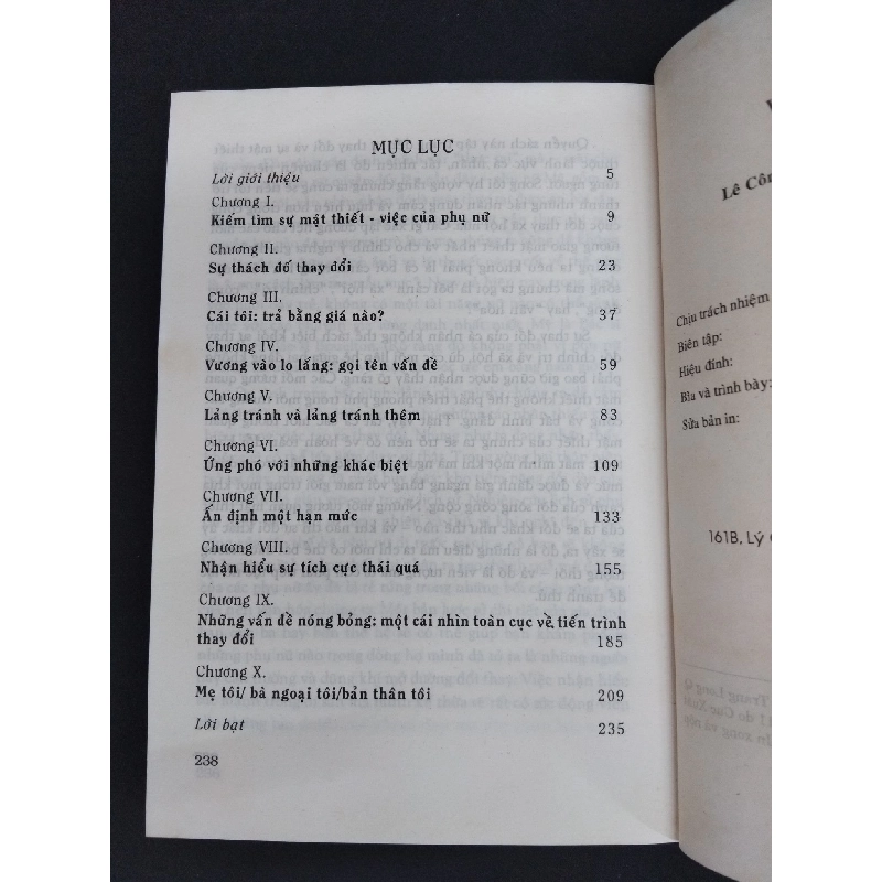 Vũ điệu của sự mật thiết mới 80% bẩn bìa, ố nhẹ 1999 HCM2811 Harriet Goldhor Lerner Ph.D. VĂN HỌC 918000