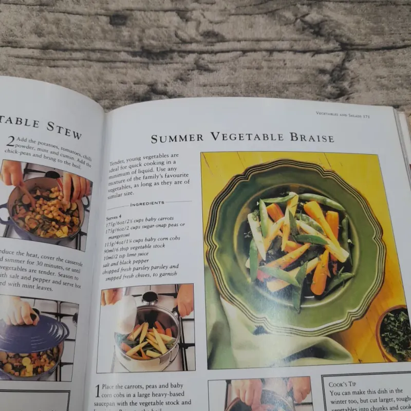 Sách nấu ăn ngoại Anh- Cẩm nang nấu MÓN ÍT MỠ ÍT BÉO. Chủ biên. Christine France 786589