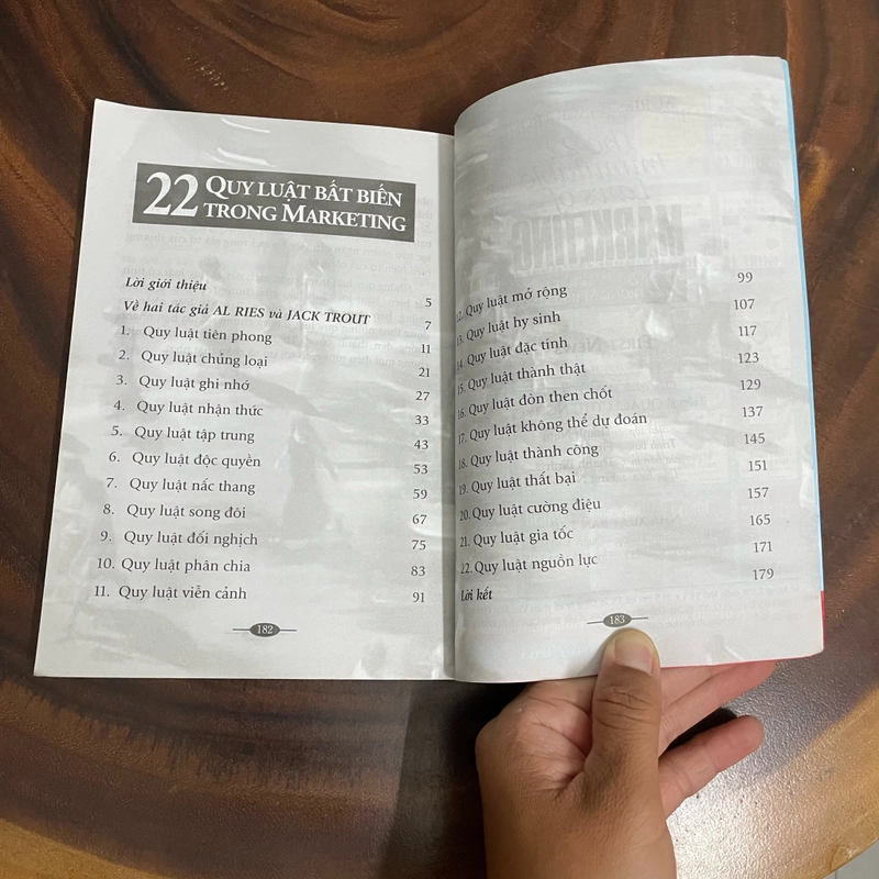 II Tựa sách: 22 Quy Luật Bất Biến Trong Marketing - AL RIES & JACK TROUT -2006 454489