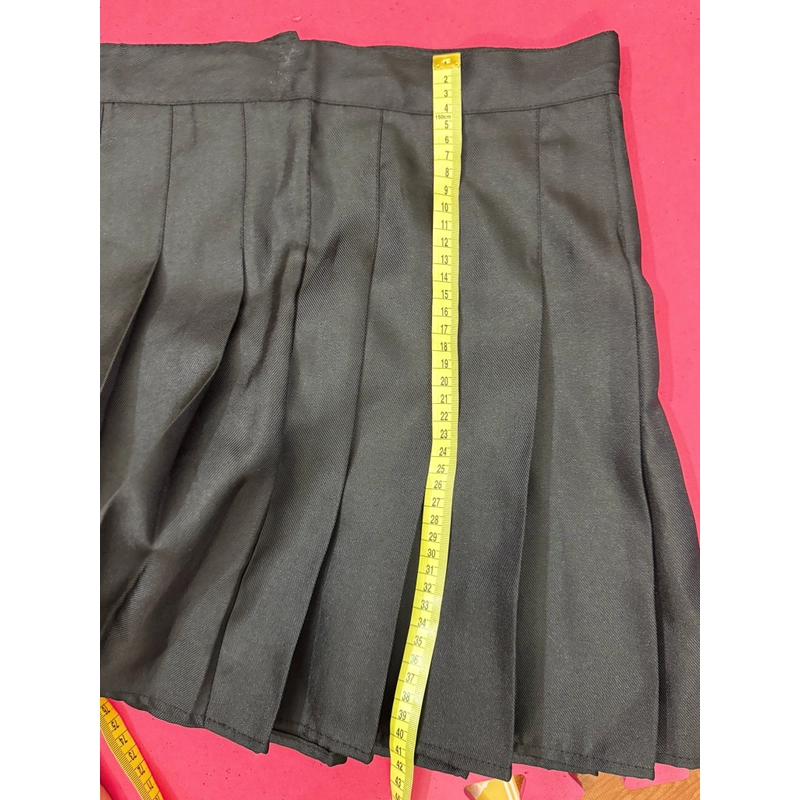 Chân vây xếp ly kiểu màu đen size L chưa sử dụng, đã cắt mác 541370