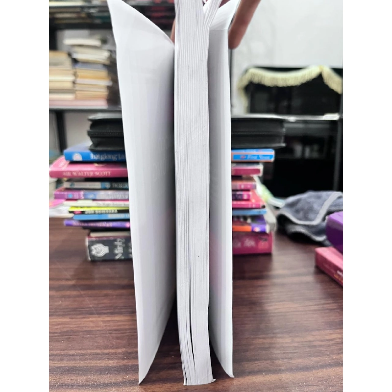 Thành Phố Không Có Cầu Vồng - Nguyễn Hữu Phùng Nguyên 933727