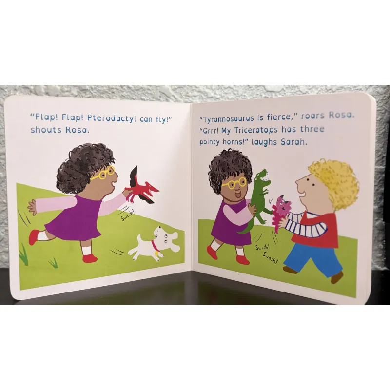 Board book Rosa Loves Dinosaurs (Bé Rosa mê khủng long)  797172