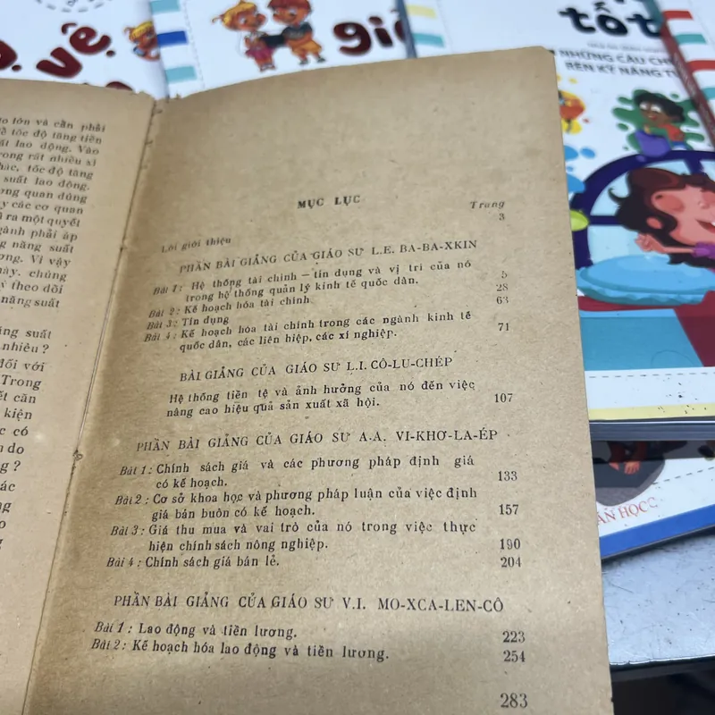 Một số vấn đề về tài chính, tín dụng, giá cả, lao động và tiền lương 605520
