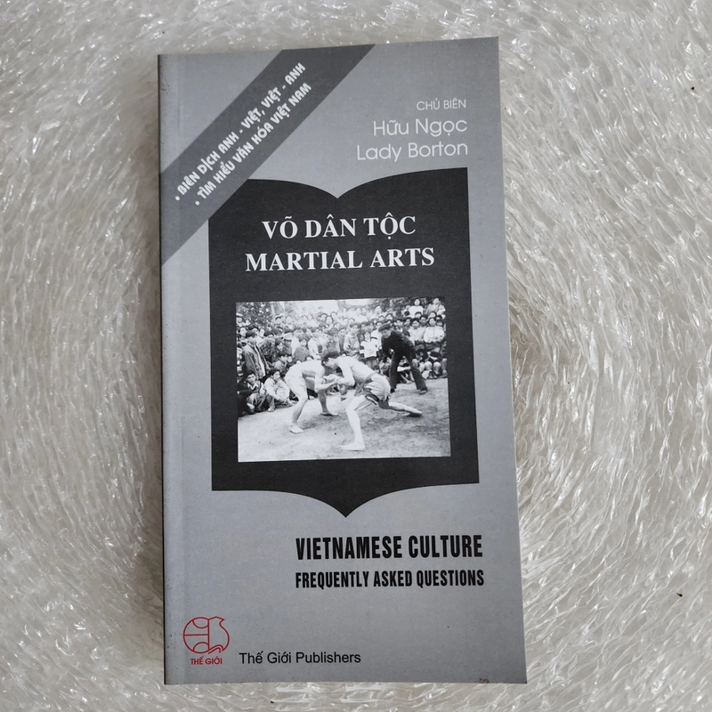 Võ dân tộc | Hữu Ngọc chủ biên | song ngữ Anh Việt 541977