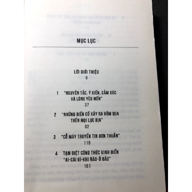 Hơn cả tin tức - tương lai của báo chí 2015 mới 80% ố bẩn nhẹ Beyond News HPB1209 LỊCH SỬ - CHÍNH TRỊ - TRIẾT HỌC 345669
