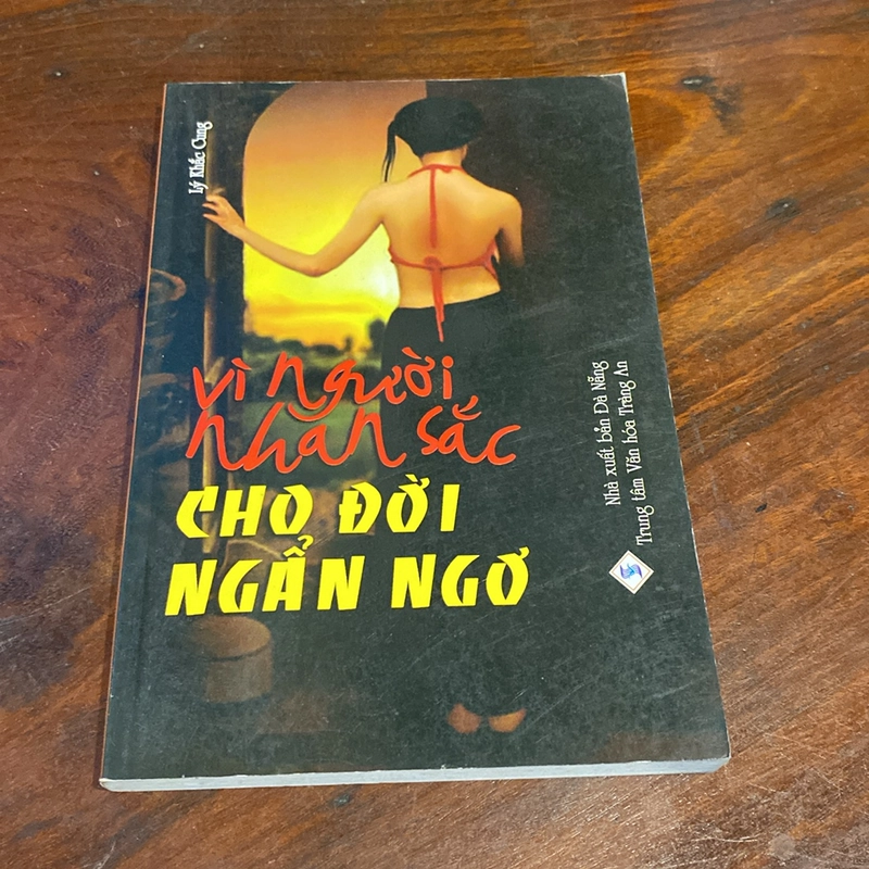 VÌ NGƯỜI NHAN SẮC CHO ĐỜI NGẨN NGƠ (XB 2011) 475194