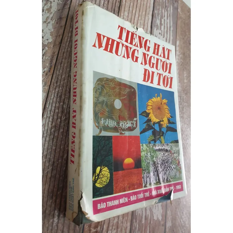 Tiếng hát những người đi tới  Thơ - nhạc - họa Sách khổ lớn, bìa cứng + áo , 620 trang  713035