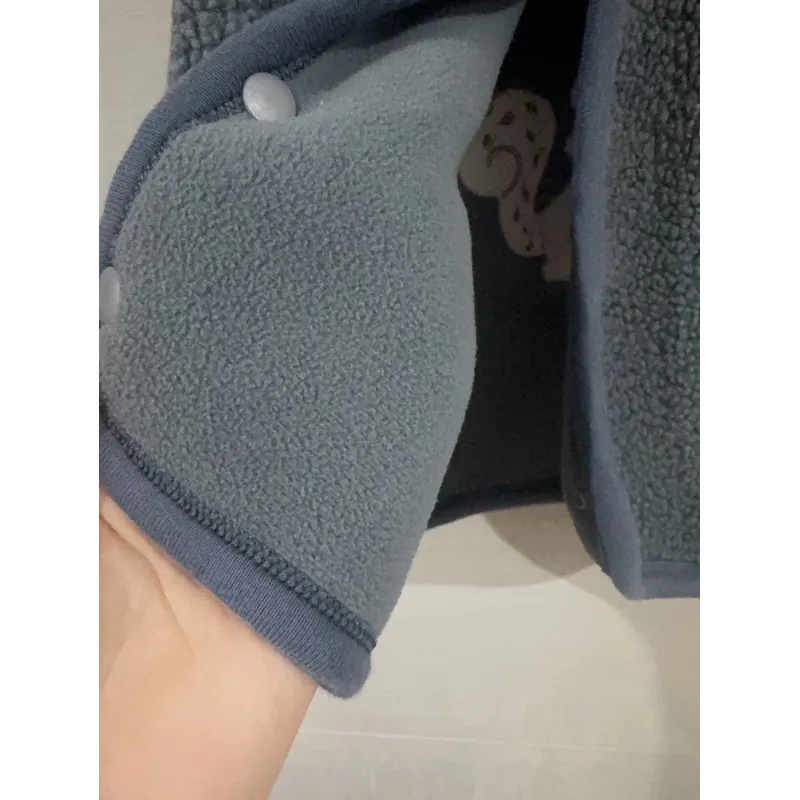 Áo gile lông cừu thêu sóc cho bé 733644