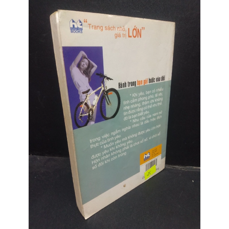 Hành trang bạn gái bước vào đời Lan Anh 2005 mới 70% ố vàng HCM1504 kỹ năng 914129