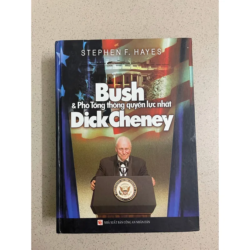 Bush và Phó Tổng thống quyền lực Dick Cheney 605973