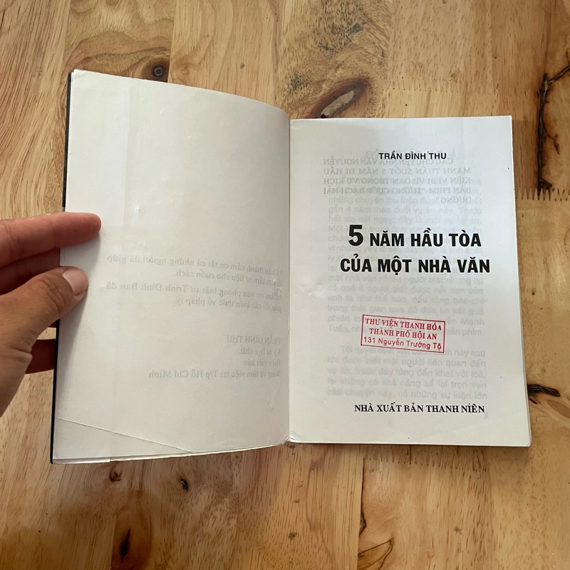 II Tựa sách: 5 Năm Hầu Toà Của Một Nhà Văn - Trần Đình Thu - 2000 470244