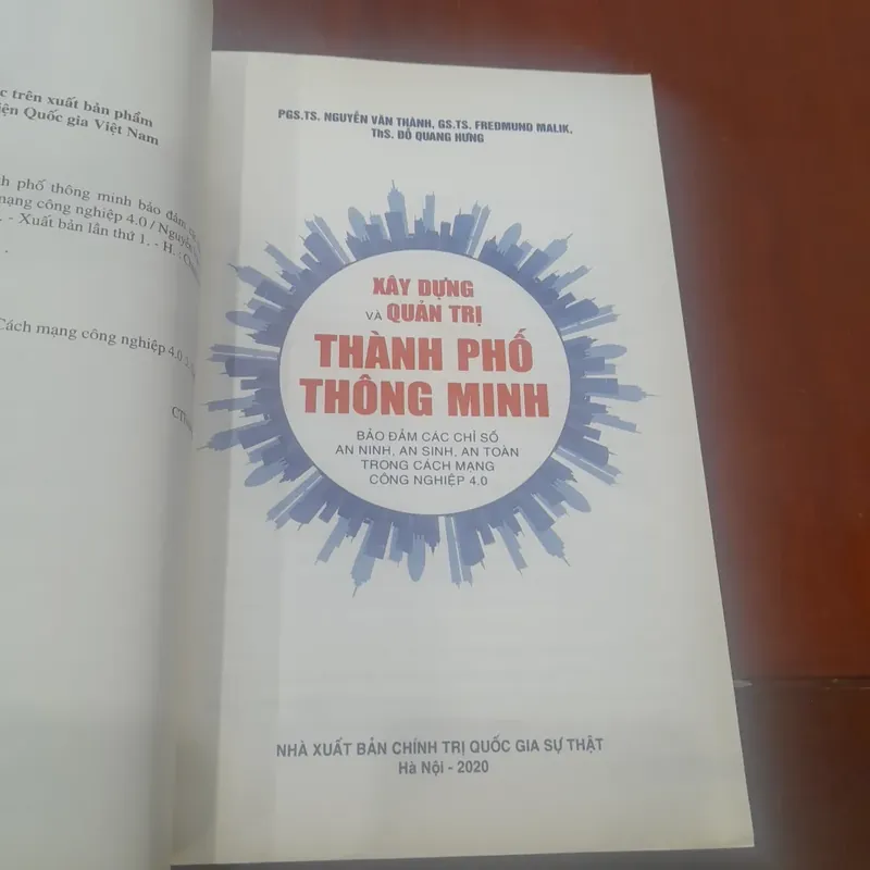 Xây dựng và Quản trị THÀNH PHỐ THÔNG MINH 688995