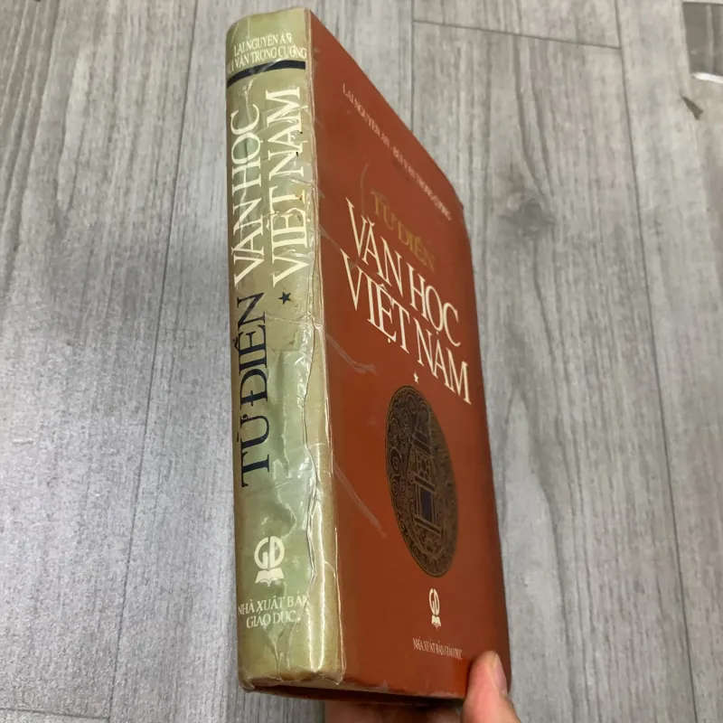 Từ điển văn học việt nam, quyển 1. 10b2 1026337