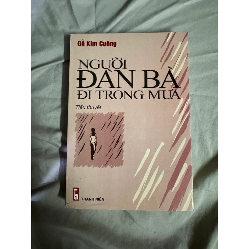 Người đàn bà đi trong mưa 517144