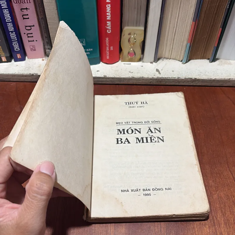 II Sách Dạy Nấu Ăn: Món Ăn Ba Miền - Thúy Hà (Biên Soạn) - 1995 786758