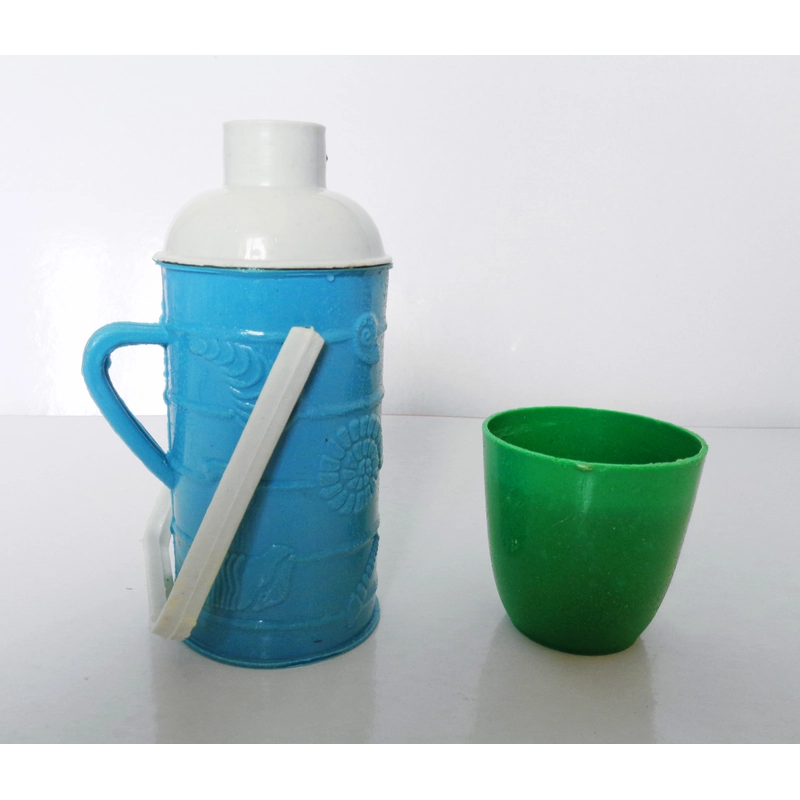 Mô hình bình thủy & cốc nhựa mini trong bộ chơi đồ hàng xưa phiên bản tuổi thơ 9x 454804