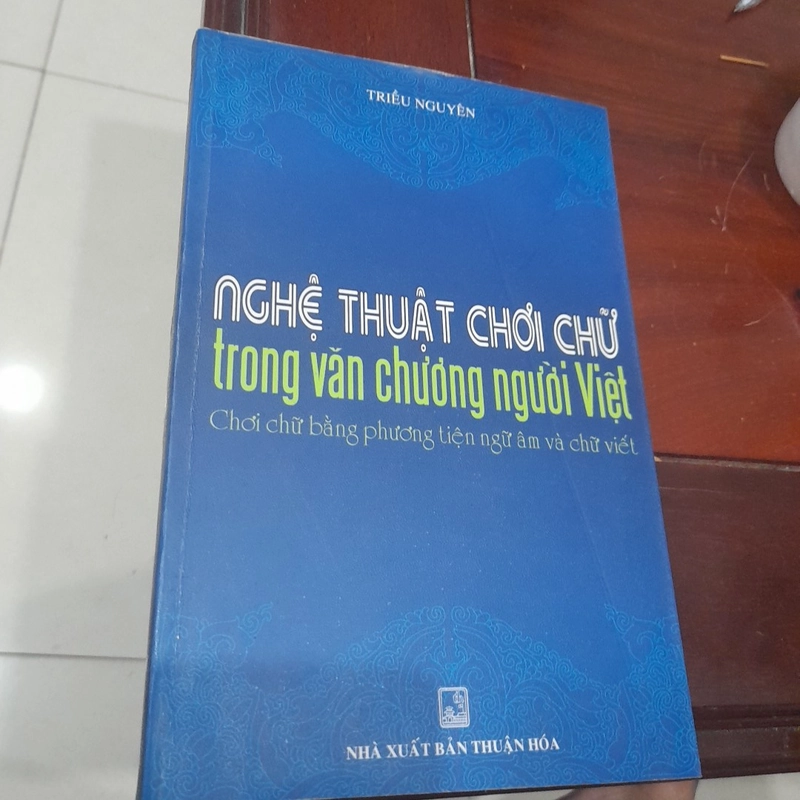 Nghệ thuật chơi chữ trong văn chương Việt - Phương tiện ngữ âm và chữ viết 274242