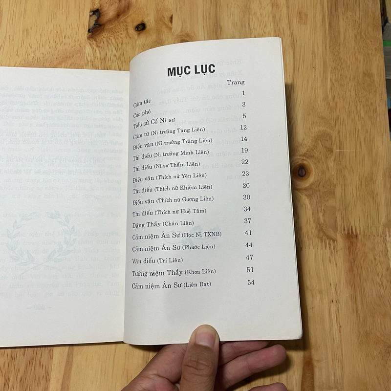 II Tựa sách: Kỷ Yếu _ Ni Sư Thích Nữ Đỗ Liên - PL. 2542. 1998 474084