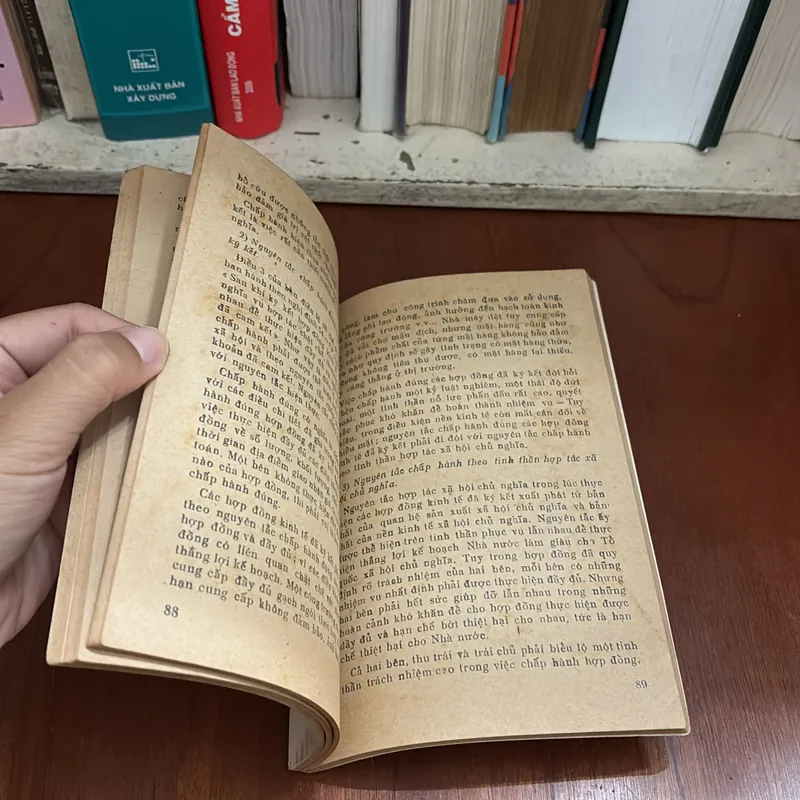 II Sách Xưa: Hợp Đồng Kinh Tế - Lê Lộc - 1978 664263