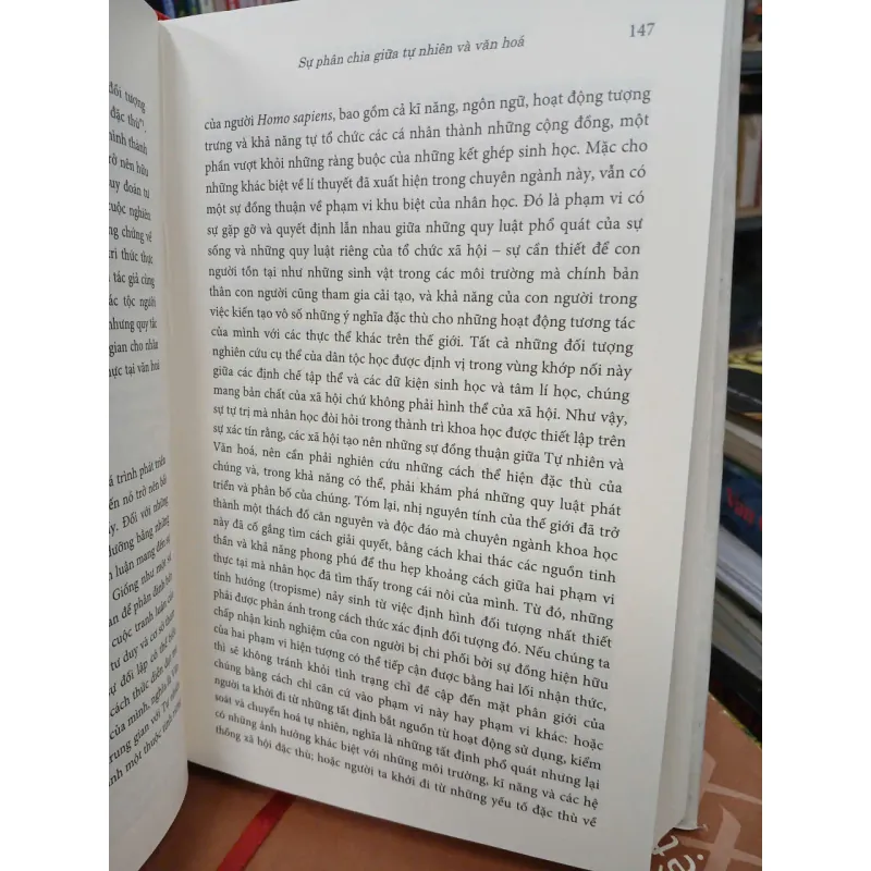 BÊN KIA TỰ NHIÊN VÀ VĂN HÓA - Phạm Văn Quang và Võ Thị Ánh Ngọc dịch 711690