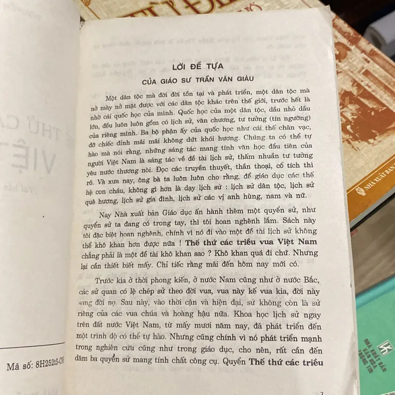 THẾ THỨ CÁC TRIỀU VUA VIỆT NAM (XB 2005) 697743