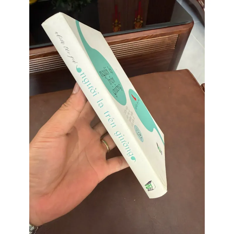 “Người Lạ Trên Giường”- K5 1035095