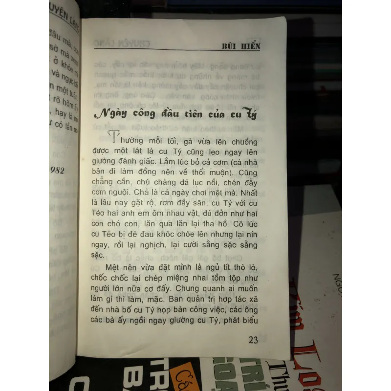 Chuyện làng - Bùi Hiển 1001160