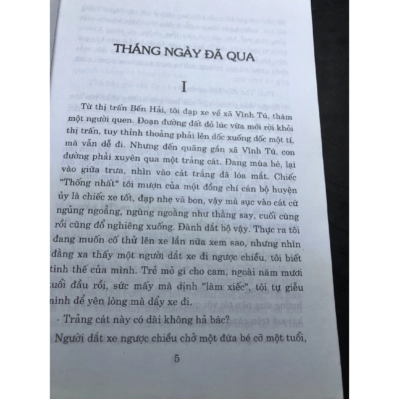 Tháng ngày đã qua 2005 mới 70% ố bẩn nhẹ Xuân Thiều HPB0906 SÁCH VĂN HỌC 915621