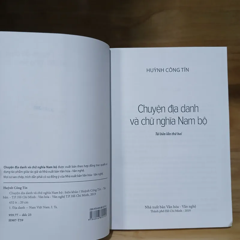 Chuyện Địa Danh Và Chữ Nghĩa Nam Bộ - Huỳnh Công Tín 728453