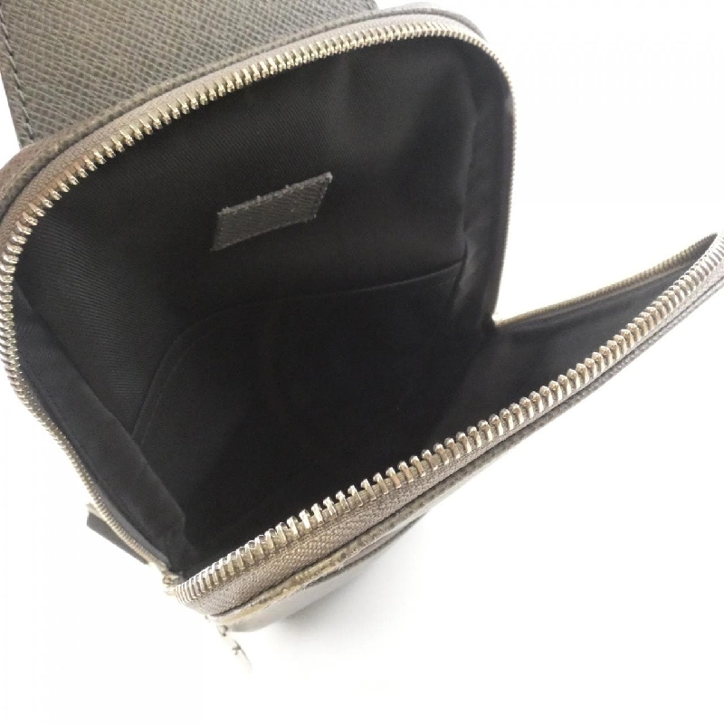 Túi đeo chéo Louis Vuitton Taiga Avenue M30801 - Hàng hiệu Authentic 764023