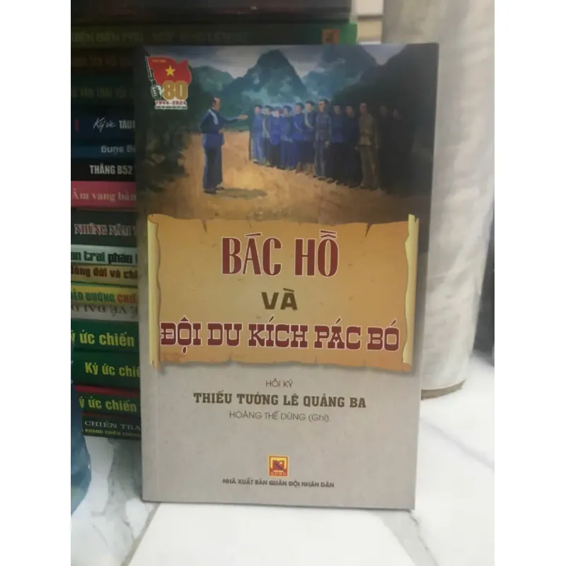 BÁC HỒ VÀ ĐỘI DU KÍCH PÁC BÓ - HỒI KÝ THIẾU TƯỚNG LÊ QUẢNG BA 599123